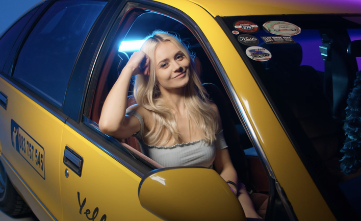 Wokalista disco polo postawił na beztroskie wakacje bez liczenia gotówki w portfelu!