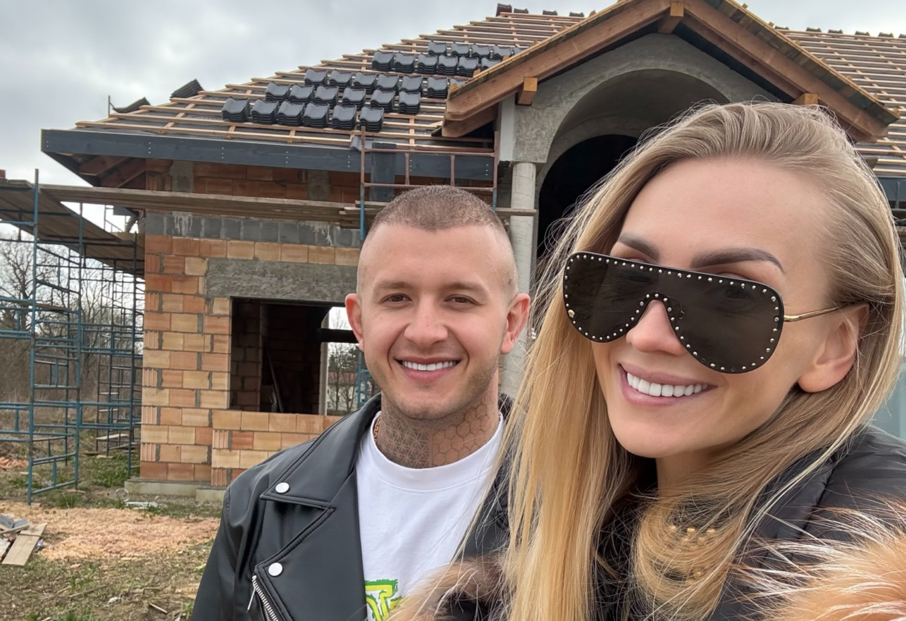 Miniatura artykułu - Budują luksusową wille?! Dawid Narożny pokazał wnętrza domu. „Mamy już pokoje!” internauci w szoku! Lawina komentarzy