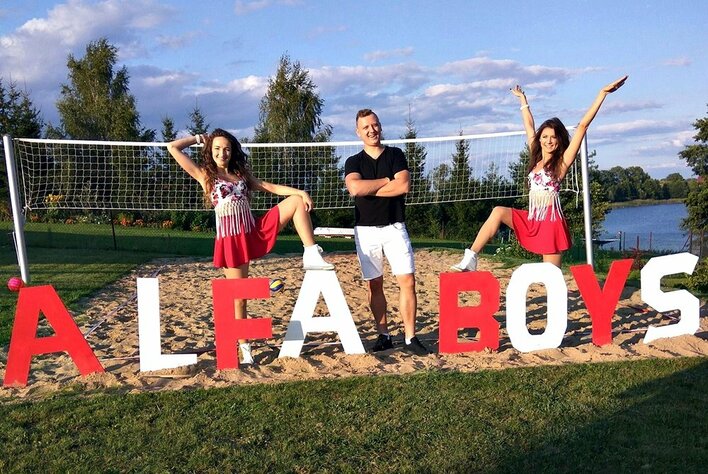 Alfa Boys nagrał nowy klip. Wystąpią w nim Mów Mi Move! 