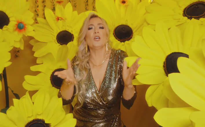 Alicja czaruje w rytmie disco dance. Utwory „Mamba” i „Jak sen” podbijają serca słuchaczy