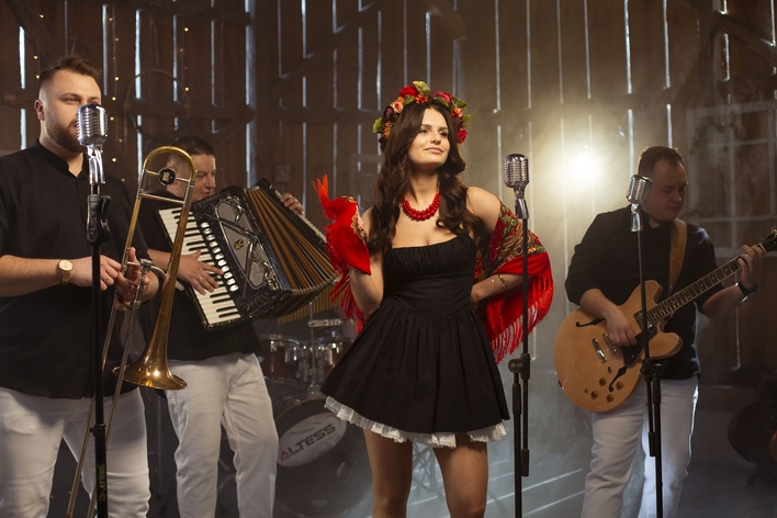 Altess debiutuje w disco polo! Nowa piosenka ”Tańczmy do rana”! Zobacz przedpremierę! 