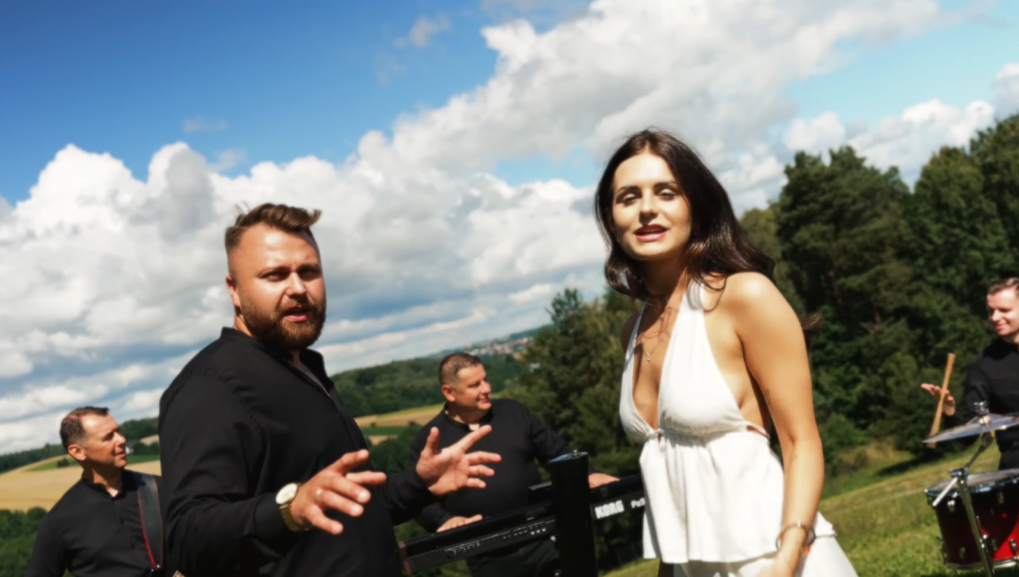 Altess zaskakuje nowym brzmieniem. „Nie ma nas” to coś, czego nikt się po nich nie spodziewał