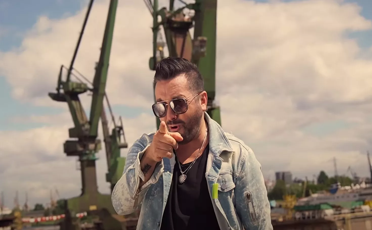 Gorąca premiera Andre pt. „W oczy patrzę„ jest już dostępna! Fani „Mistrzowski hit lata 2022„