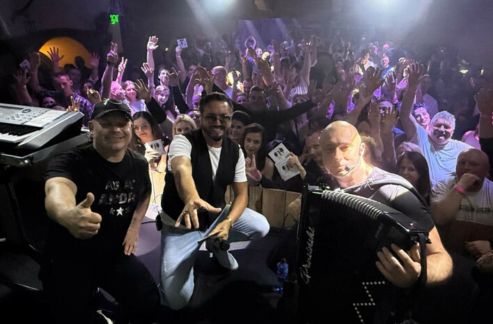 Andre porwał tłum w klubie Siwy Dym! Szaleństwo na parkiecie przy ”Ale Ale Aleksandra” i innych hitach disco polo

