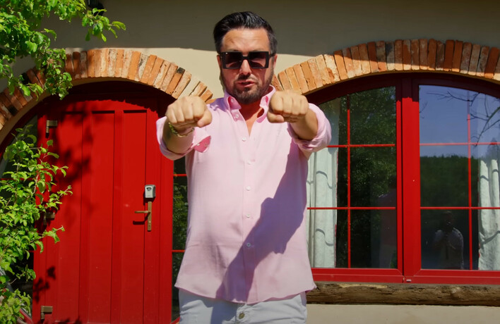 Andre powraca z hitem! Teledysk „Nasza Kaszubeczka„ podbija YouTube - sprawdź, dlaczego wszyscy o nim mówią!

