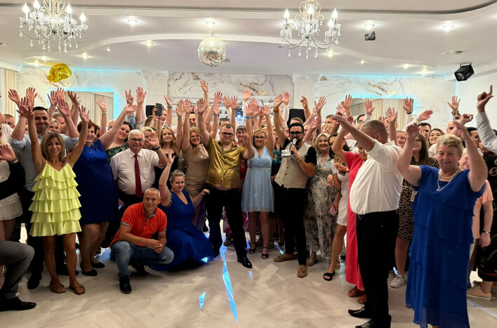 Andre to specjalista od takich imprez! Goście oszaleli, gdy usłyszeli jego przeboje na urodzinach Krzysztofa

