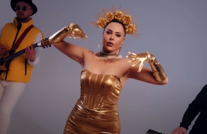 Angelika Gramont w „Władza Kobiety” pokazuje swoją siłę w klipie, który robi wrażenie