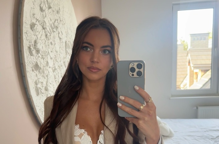 Angelika Żmijewska pokazała wszystko? Głęboki dekolt i kuszący look rozgrzały fanów disco polo