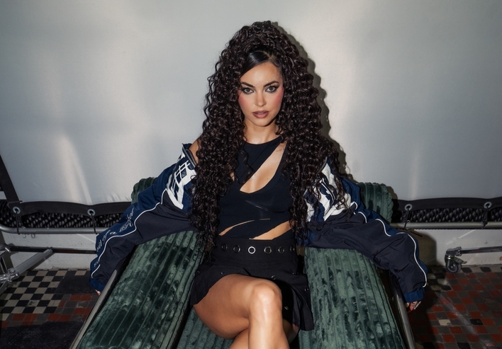 Angelika Żmijewska Topky rozpala internet. Czarna stylizacja i wysokie kozaki robią wrażenie