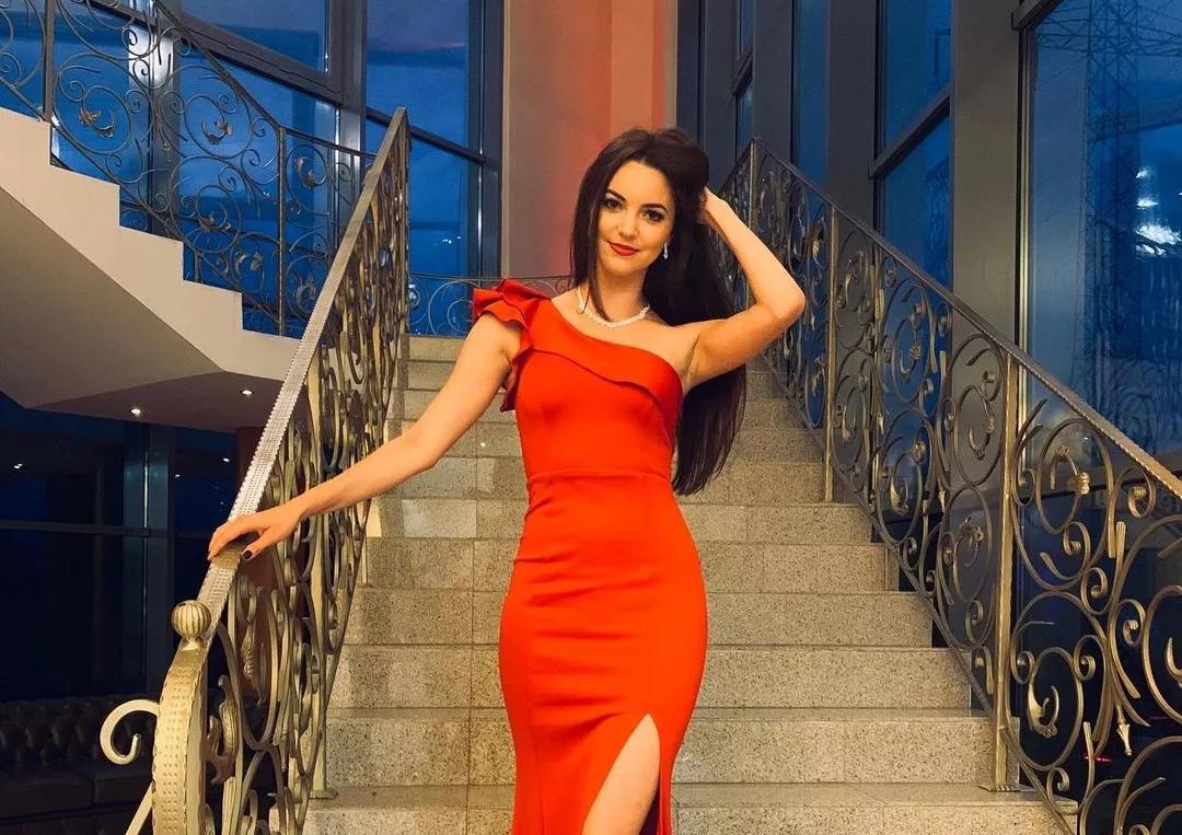 To najpiękniejsza kobieta ze świata disco polo?! Angelika Żmijewska z Top Girls zachwyca swoim cudownym ciałem i stylizacjami!