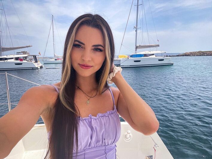 Angelika Żmijewska z Top Girls zachwyca długimi nogami w słonecznej Hiszpanii! Gorące zdjęcia gwiazdy disco polo!
