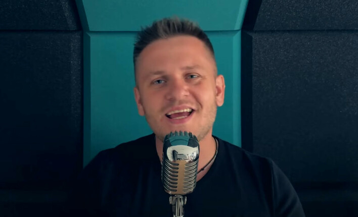 Arek Kopaczewski sięga po „Hej czy Ty wiesz” – kultowy hit Classic powraca w nowej odsłonie