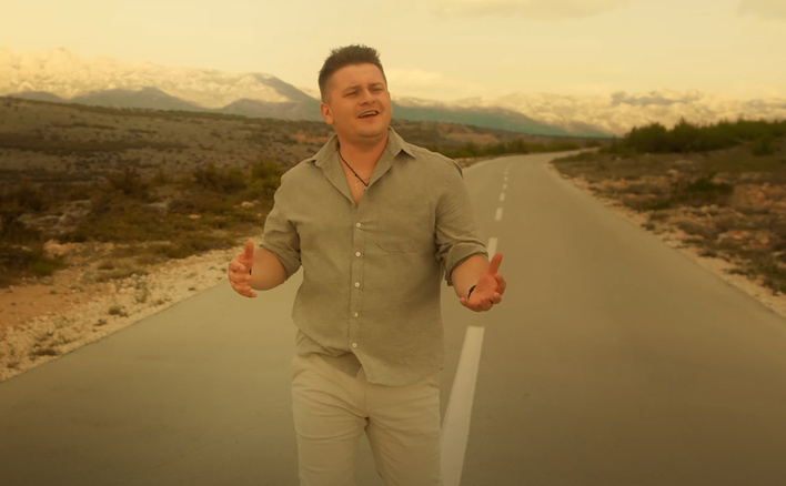 Arek Kopaczewski w przepięknej premierze! „Bez Ciebie„ zobaczcie teledysk! Fani „ma w sobie przysłowiowe to „coś„