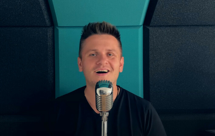 Arek Kopaczewski wdał nową wersję klasyka zespołu Maxel pt. „Nasza noc„! Fani zachwyceni 

