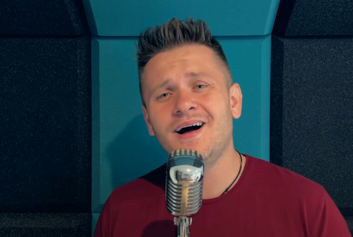 Arek Kopaczewski zaskakuje nowym coverem „Bez Ciebie żyć nie umiem„ – Czy to najlepsza wersja tej ballady?