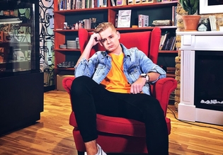 Wokalista disco polo przyćmi strojem na Sylwestra?!  Zapewnił, że będzie dużo blasku! 