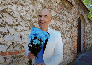 Wyjątkowy gest artysty disco polo! Wokalista stworzył wyjątkową piosenkę dla bliskiej mu osoby! 