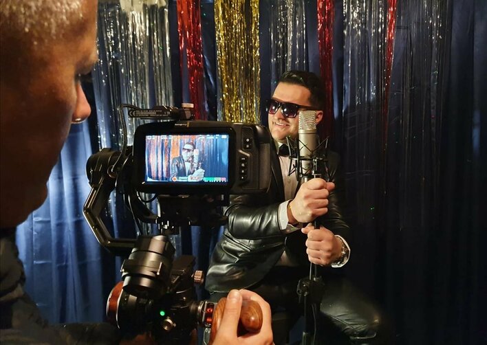 Wiemy kim jest ten bezdomny! To popularny wokalista disco polo!