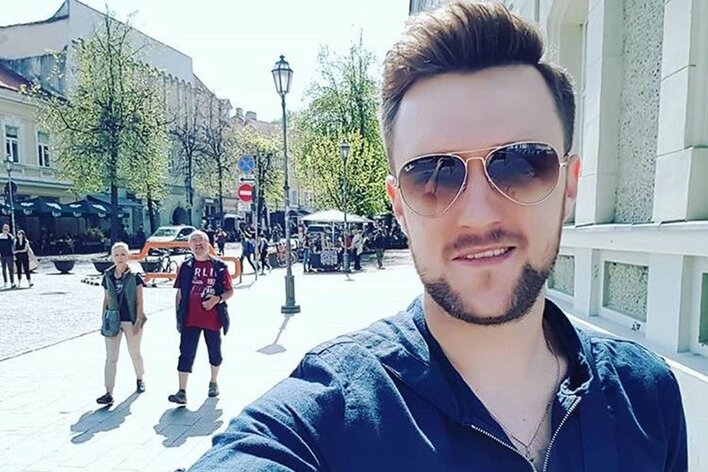 Dramat rodzinny gwiazdora disco polo! Trwa walka o życie Jego dziadka! Artysta błaga o pomoc! 