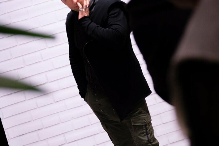 Artysta disco w roli sutenera?! Co go łączy ze striptizerką? 