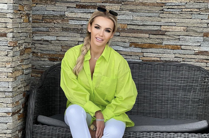 Monika Chwajoł wygląda jak anioł! Gwiazda disco polo zaskoczyła białą kreacją! Biust obsypały perły! FOTO