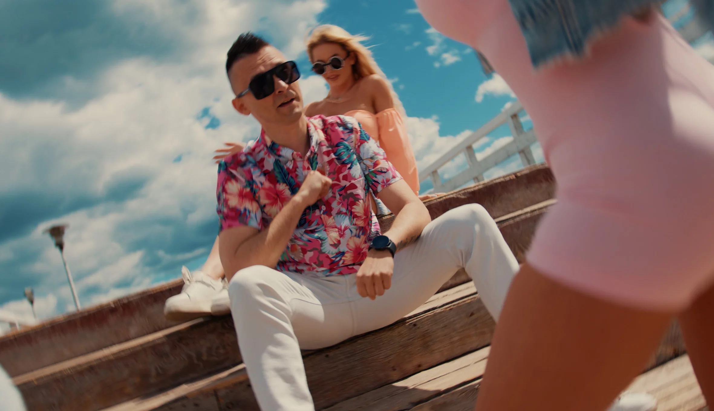 Avinion Dance wraca po latach z premierą „Wakacyjny hit". Teledysk jest już w sieci