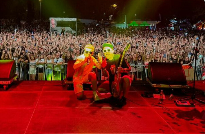 Awaria prądu mogła zrujnować koncert, ale Woners i Tomek Lubert zaskoczyli wszystkich! Co wydarzyło się na scenie?

