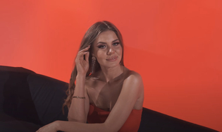 Bajeczny uśmiech zawróci Wam w głowie?! Efektowna nowość disco polo podbija sieć!