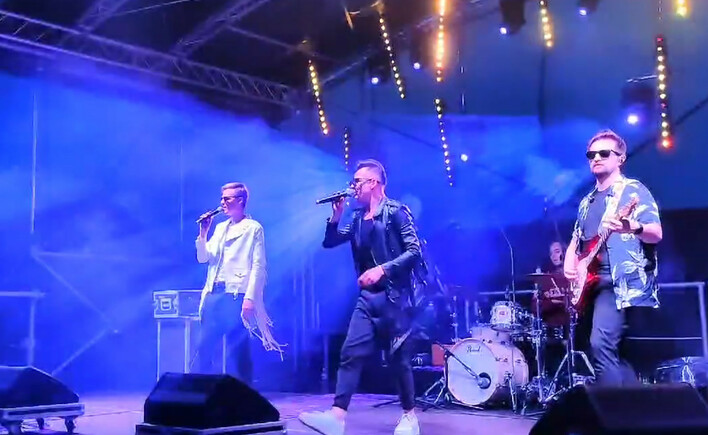 „Bara bara„ na żywo – Milano i Mirek Trzciński rozgrzewają Waniewo!
