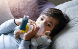 Bardzo niebezpieczny trend na TikToku! Chromowanie to zagrożenie życia i zdrowia. Na czym polega?!