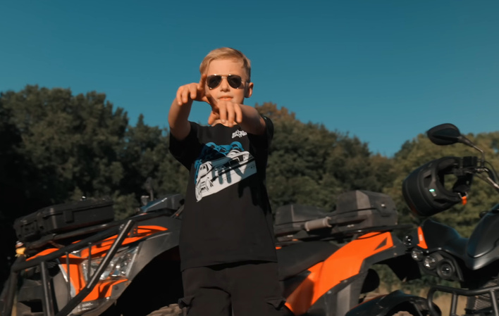 Bartek BGK z mocnym przekazem w nowym singlu. Utwór „Haters gonna hate” to muzyczna deklaracja artysty