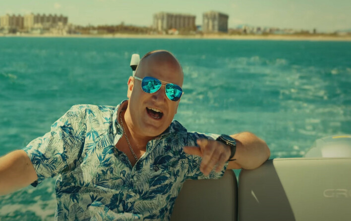 Bartek Tecław świętuje ogromny sukces! Nowy singiel zyskuje błyskawiczną popularność w sieci