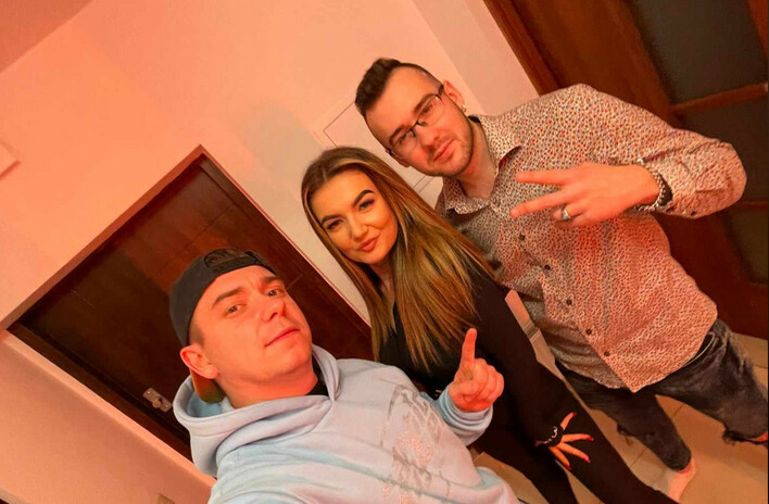 Bartii i Detmi ponownie łączą siły! Czy nowa piosenka będzie hitem jesieni? W teledysku zjawiskowa tancerka zespołu Extazy