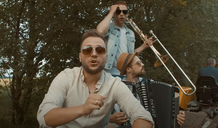 Bartosz Abramski stworzył utwór, który wzniesie go na szczyty list przebojów?! Zobaczcie nowość pt. „Razem zmieńmy świat„