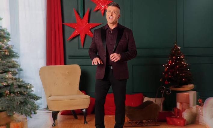 Bartosz Jagielski i „Gdy trzymasz mnie blisko”. Świąteczna nowość trafiła do sieci