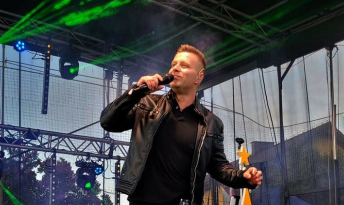 Bartosz Jagielski porwał publiczność podczas koncertu. Wokalista znów zaskoczył fanów disco polo!