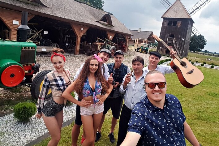 "Bawić się" to motyw przewodni nowości grupy Lancer! Jest sztos?! 