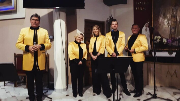 Bayer Full oczarował Rudnik: Koncert Patriotyczno-Religijny, który rozgrzał serca