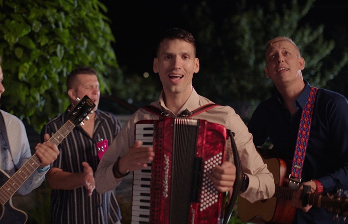 Bayera prezentuje singiel „Romeo” – nowość disco polo z motywem znanym z historii o Julii