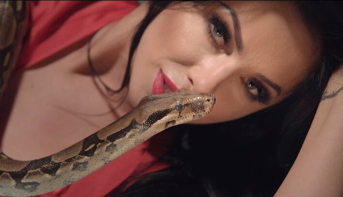 BAYERA - Zakochany chłopak | Mega premiera