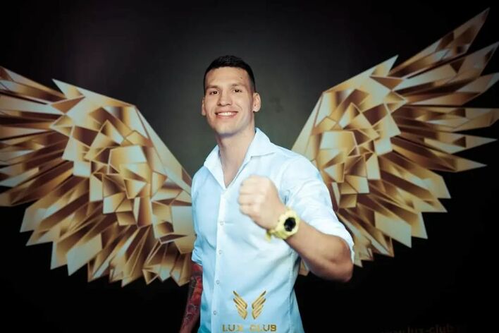 Bayera zaskakuje ponownie: Nowy hit „Ze mną tańcz„ w drodze, ale to nie wszystko
