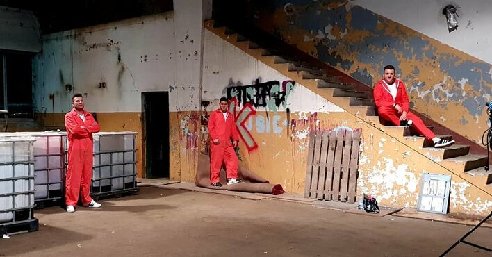 Będzie ojcem ale nie zapomina o disco polo! Artysta disco polo znalazł się w więziennej celi! 