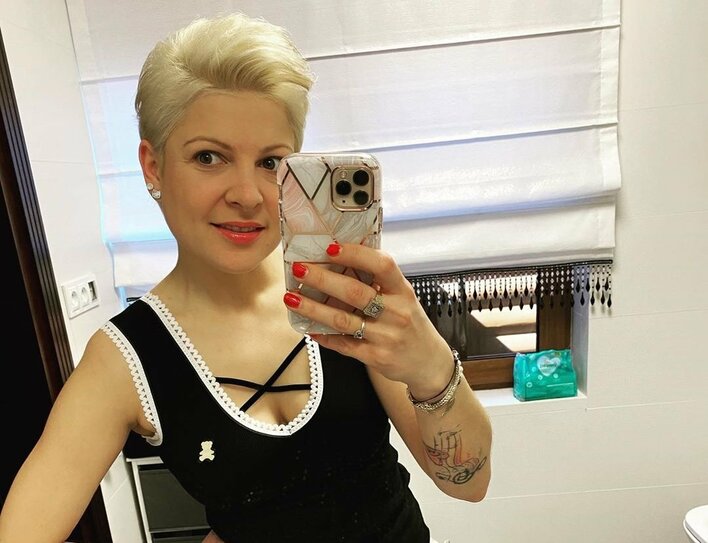 Bezpardonowy atak na gwiazdę disco polo. Magda Narożna (Piękni i Młodzi) w ogniu krytyki. 