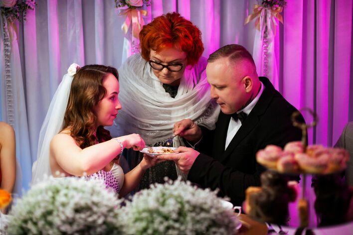 „Biała sukienka„ to przebój roku?! Zespół Andre podbija internet i serca fanów muzyki disco polo! Ten utwór będzie hitem wesel!