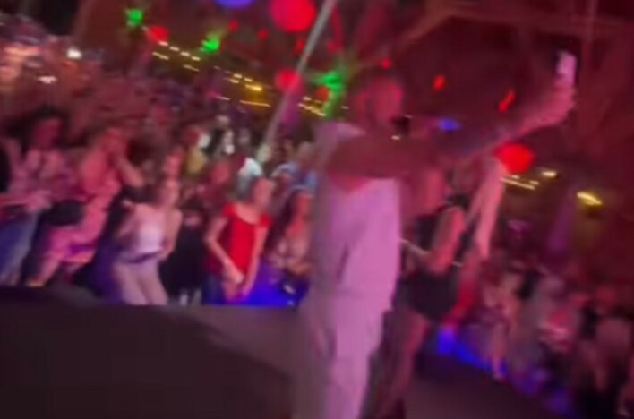 Biesiada Leśna Iława opanowana przez hit „Ona działa na mnie jak„! Zobaczcie nagranie Dawida Narożnego