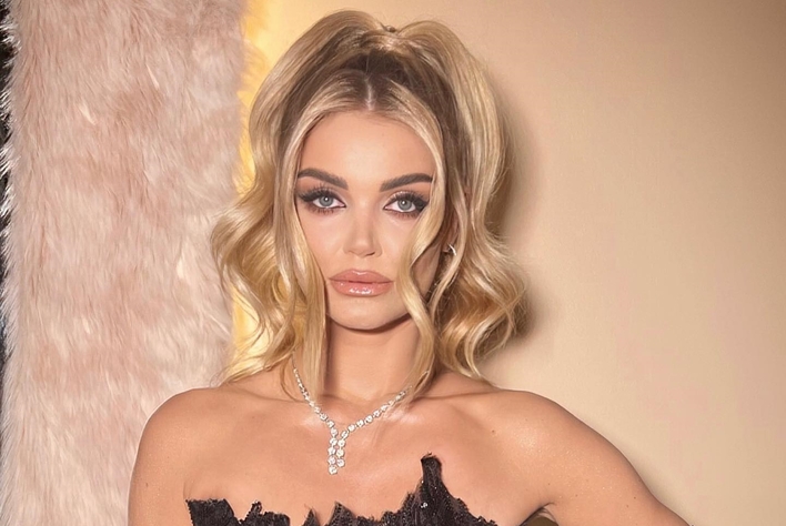 Edyta Folwarska błyszczy w biżuterii za ponad MILION złotych! Gwiazda disco polo dostała na premierze  swojego filmu osobistą ochronę! 