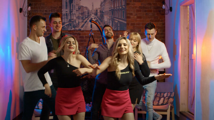 Bliźniaczki podbijają świat muzyki disco polo! Sprawdź ich gorącą premierę pt. „Przejmujemy Domówkę„!