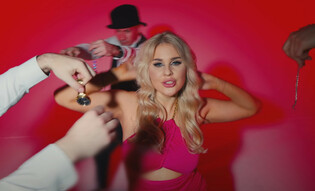 Blondi rządzi w Disco Polo? Zobacz, dlaczego 'Manipulantka' podbija YouTube