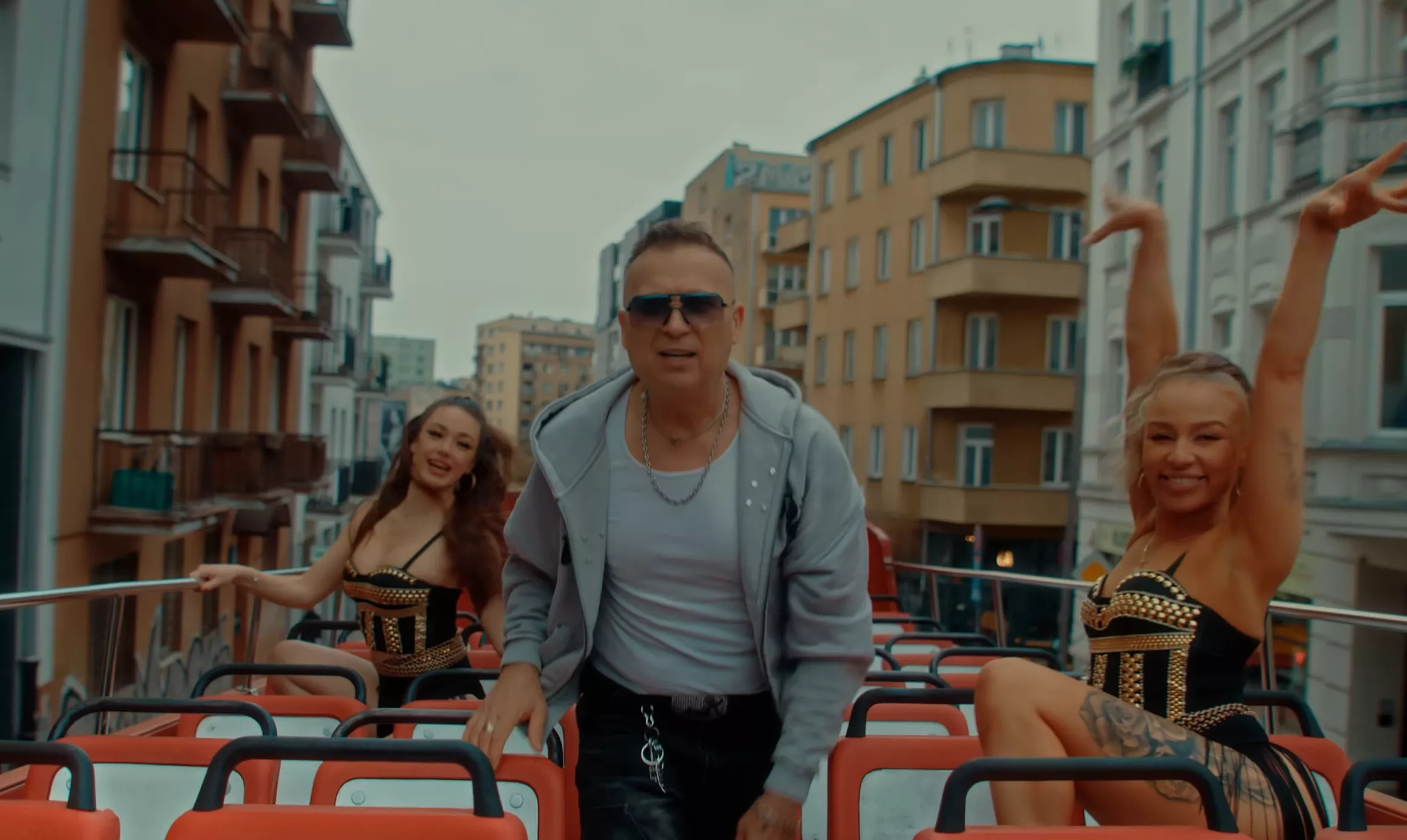 Bobi wydał nową piosenkę „Kochaj mnie". Premiera singla disco polo już w sieci