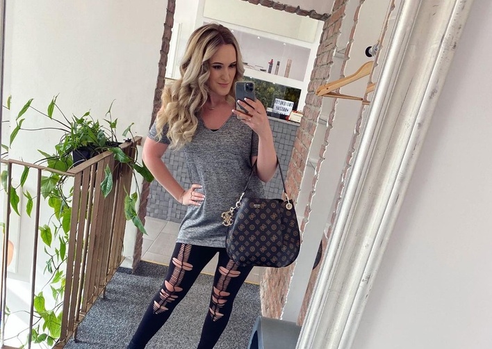 Boska wokalistka disco polo szokuje odważnym dekoltem! Gwiazda za kilka dni bierze ślub! 